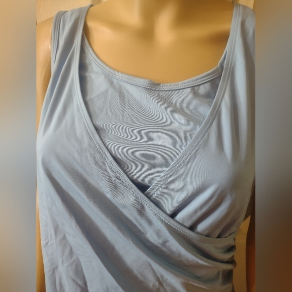 NWT Jockey sleeveless women's size medium top shirt builtin sports bra - Picture 2 of 6